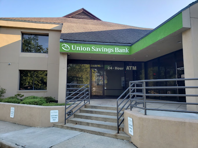 Exterior of Union Savings Bank branch located at 24 Grassy Plain StreetBethel, CT 06801
