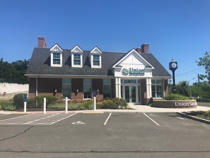 Exterior of Union Savings Bank branch located at 200 Federal RoadBrookfield, CT 06804