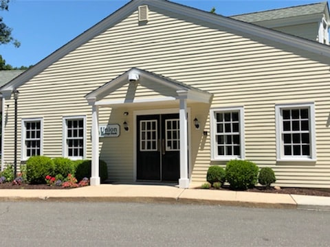 Exterior of Union Savings Bank branch located at 188 Albany TurnpikeCanton, CT 06019