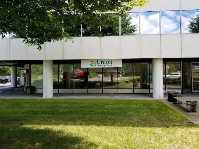Exterior of Union Savings Bank branch located at 100 Mill Plain RoadDanbury, CT 06811
