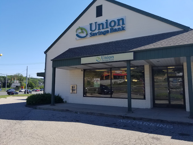 Exterior of Union Savings Bank branch located at 71 Newtown RoadDanbury, CT 06810