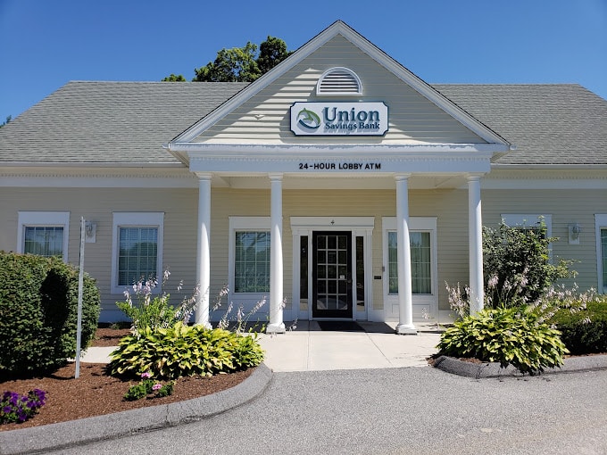 Exterior of Union Savings Bank branch located at 4 Sharon TurnpikeGoshen, CT 06756