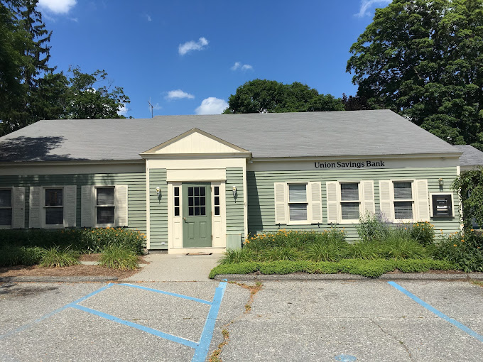 Exterior of Union Savings Bank branch located at 15 Kent Green BoulevardKent, CT 06757
