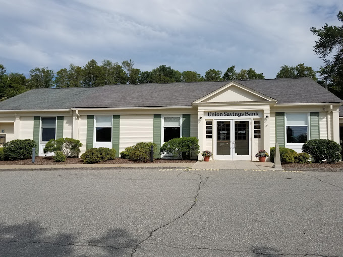 Exterior of Union Savings Bank branch located at 24 RT-39New Fairfield, CT 06812
