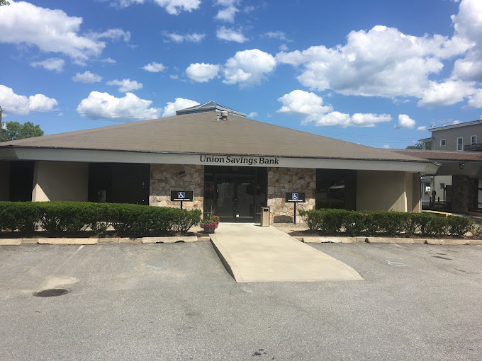 Exterior of Union Savings Bank branch located at 397 Main StreetTorrington, CT 06790