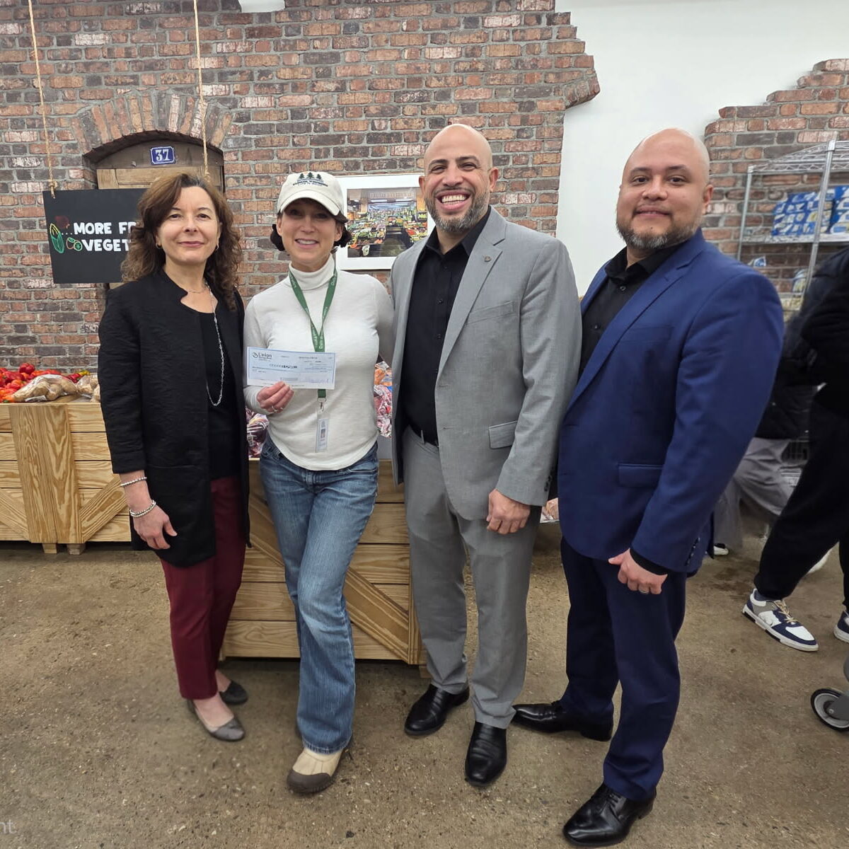 USB Team members give back