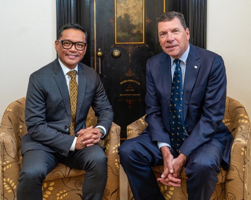 Chelen Reyes, USB President and CEO (left) and Dr. John Murphy, Chairman of the Board of Trustees.