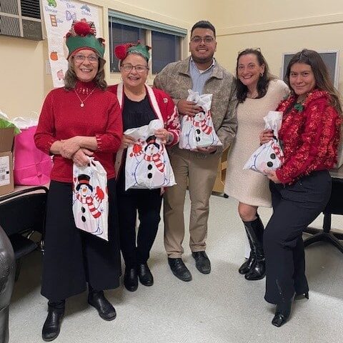 USB Team members give back